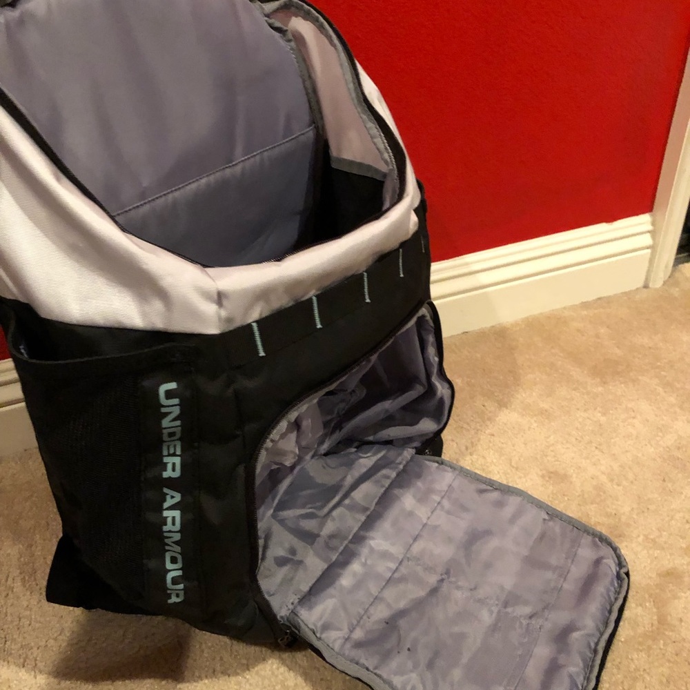Underarmour Backpack 🎒 with lunchbox style pocket